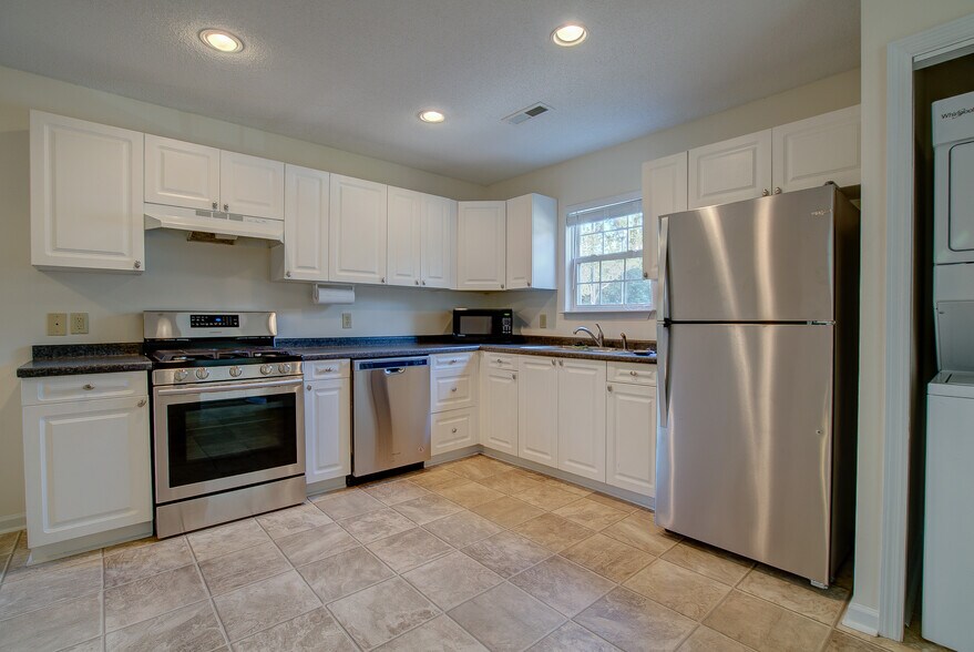 Newly renovated kitchen - 2129 Market St
