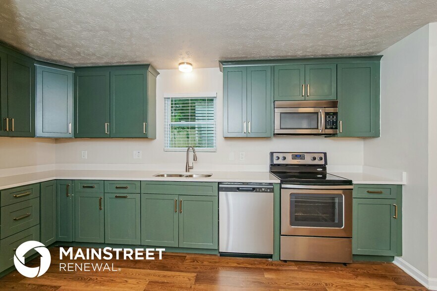 Building Photo - 1049 Roswell Rd