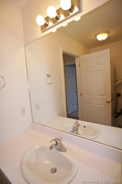 Building Photo - 32 Oakwood Ave