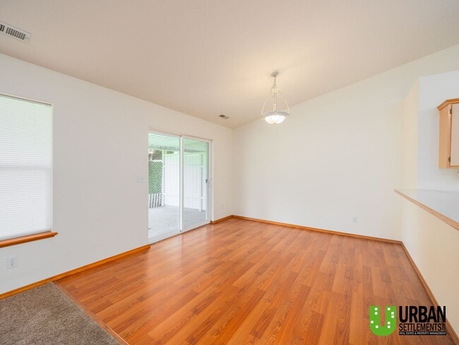 Building Photo - Spacious 2 Bed, 2 Bath Duplex with Large Fenced Yard in Spokane Valley