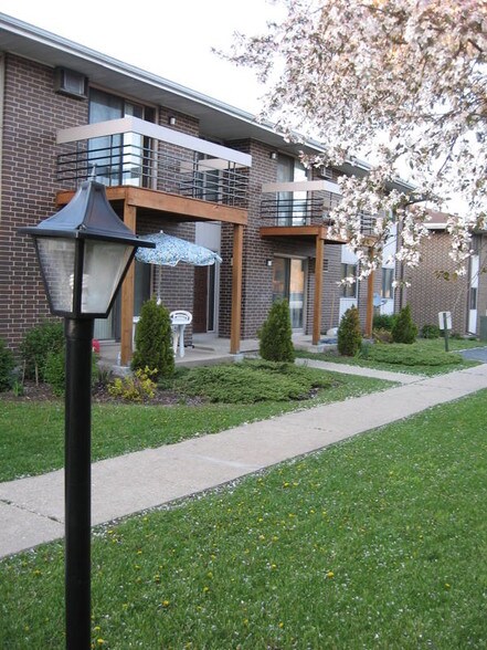 Building Photo - 1917 Pike Dr