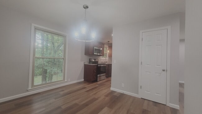 Building Photo - 910 Rexdale Dr