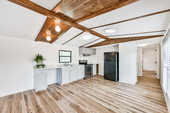 Building Photo - 1749 Max Rd