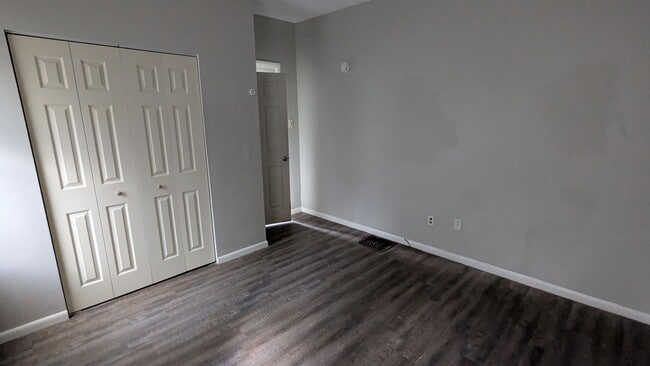 Building Photo - 498 Gage St