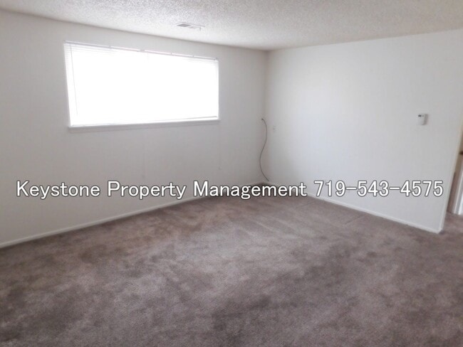 Building Photo - Lower Level Belmont 4-plex Apartment with ...