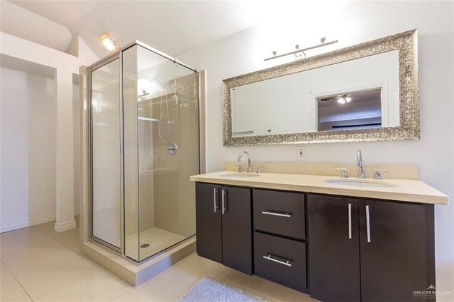 Building Photo - 15 Ivy Ave