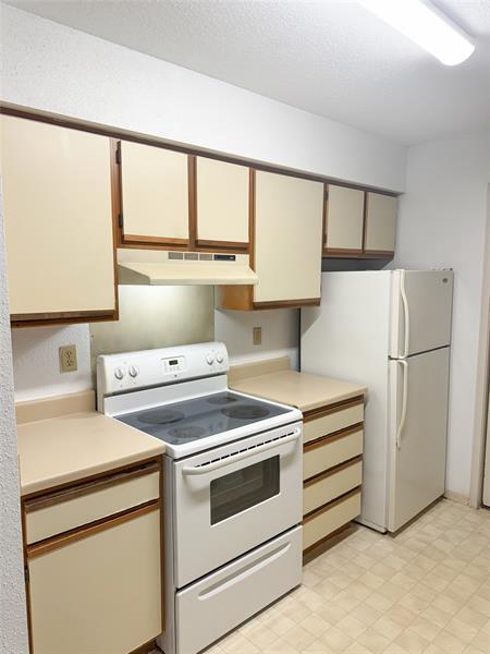 Building Photo - 977 Riverside Dr