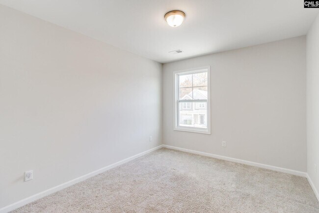 Building Photo - 246 Honey Hill Way