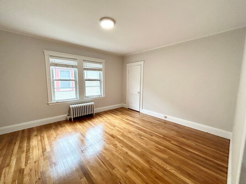 Building Photo - 120 Hillside St