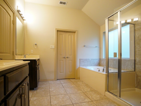 Building Photo - 213 Warbler Dr