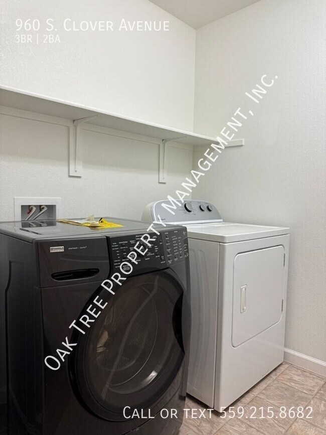 Building Photo - 960 S Clover Ave