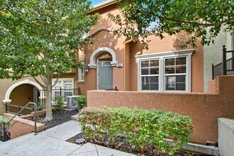 Building Photo - Beautiful Communication Hill Townhome