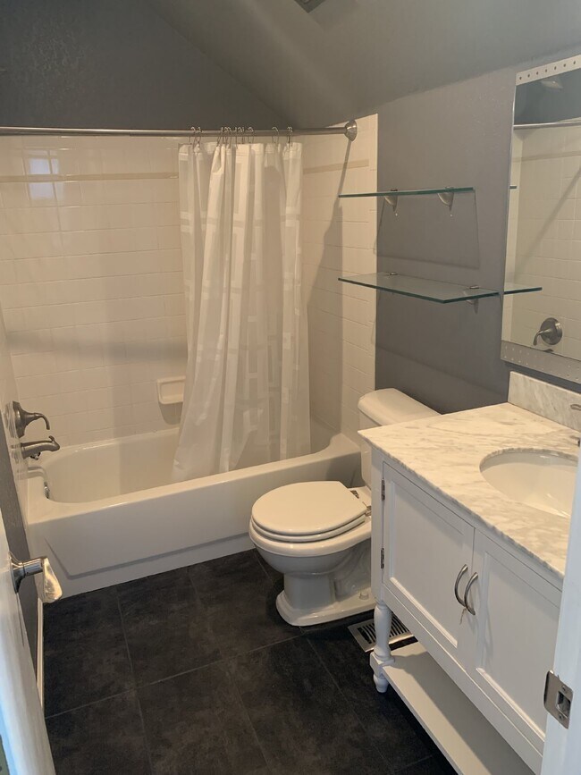 Building Photo - *September Availability! Amazing 4-Bed Slo...