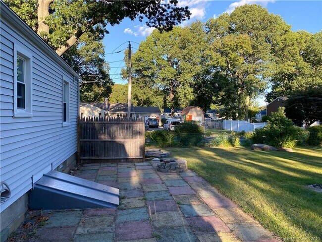 Building Photo - 458 Meadowside Rd