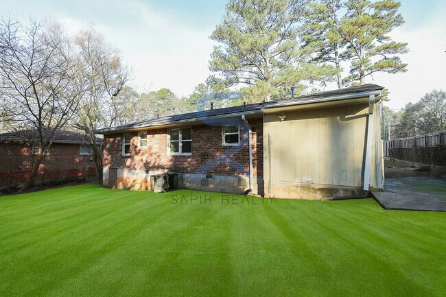 Building Photo - Move in before December 31st and choose your reward: a $250 Amazon Gift Card or a 55 Smart TV!