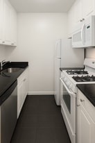 Building Photo - 350 W 46th St