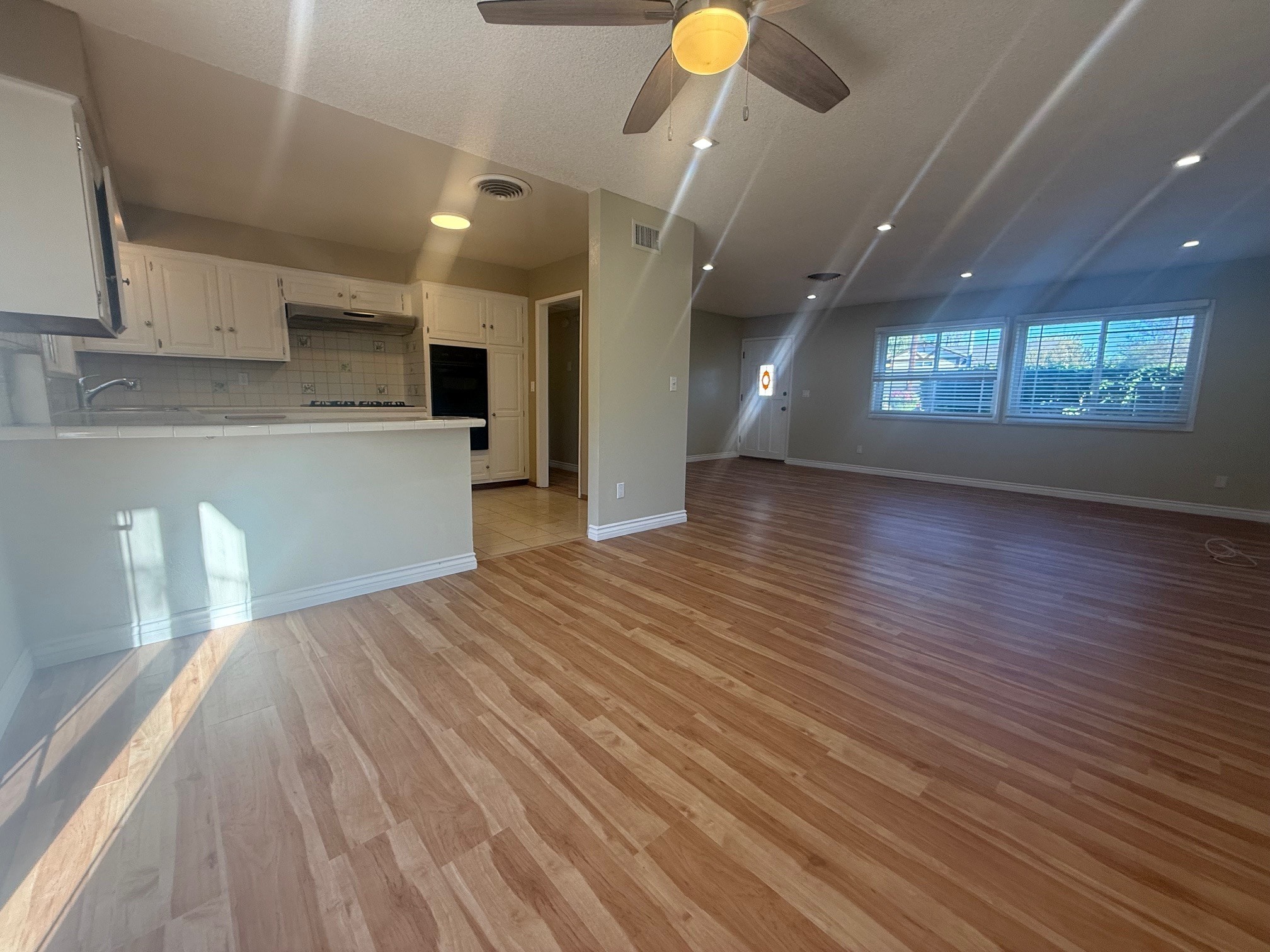 Building Photo - 16416 Rayen St