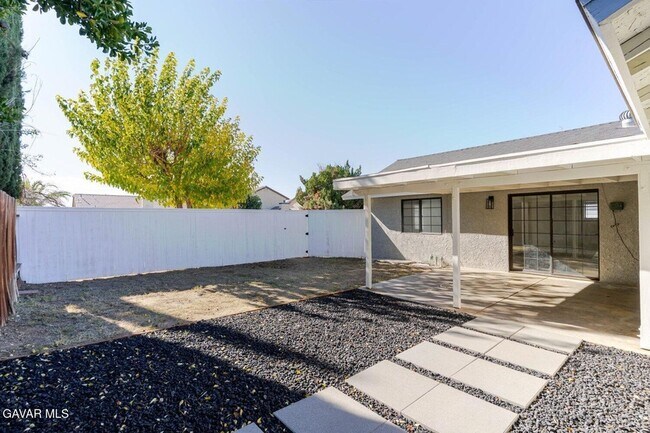 Building Photo - 514 E Ave J 9