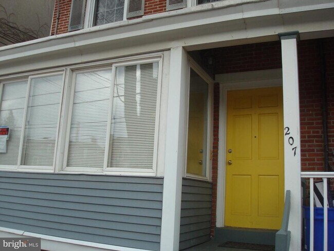 Building Photo - 207 Wollerton St