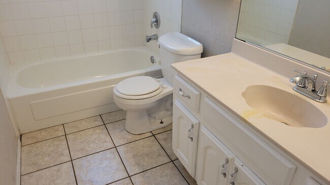 Building Photo - Leasing now! Cozy and comfortable 3/2/2 Brick Home Available for August