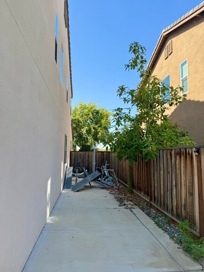 Building Photo - Spacious 5-Bedroom Home | Private Yard + Attached Garage