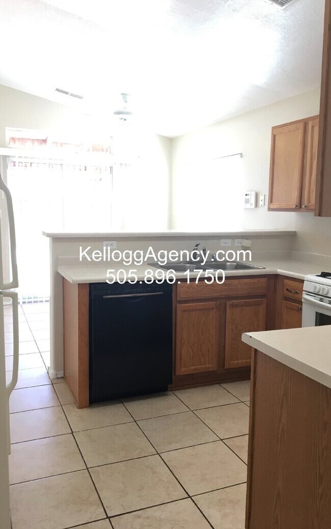 Building Photo - Enchanted Hills - 3BR/2Bath - NO CARPET