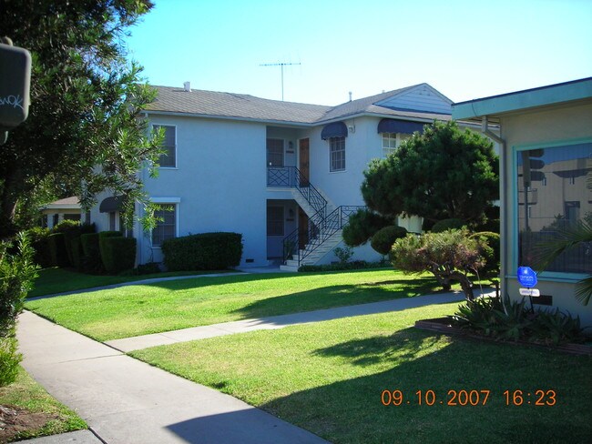 Building Photo - 7045-7049 S La Cienega Blvd