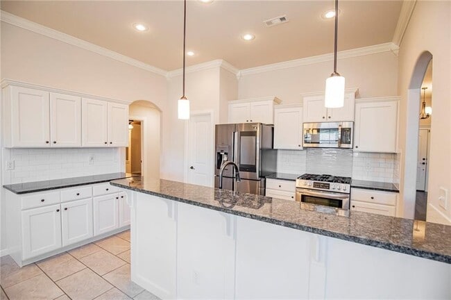 Building Photo - 1700 Abbey Ln
