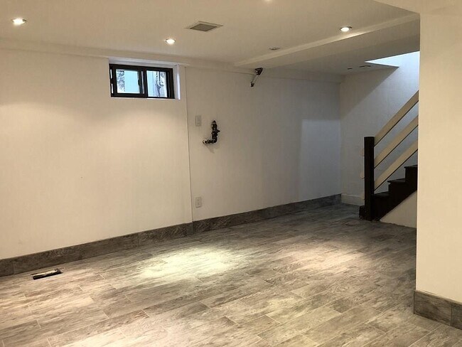 Building Photo - 282 Lexington St