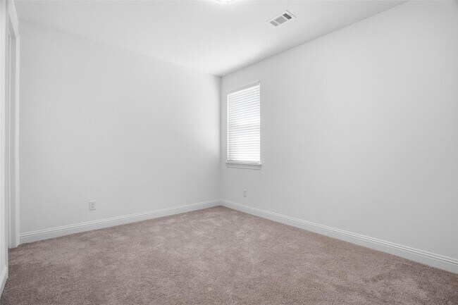 Building Photo - 513 Fieldstone Ln