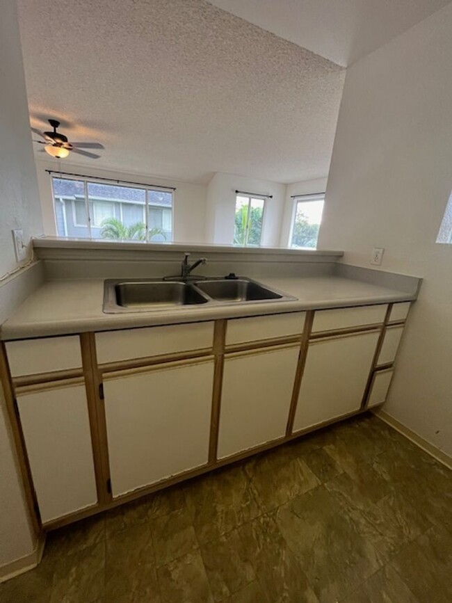 Building Photo - 3 bedroom/2 bath unit in Milliani Mauka wi...