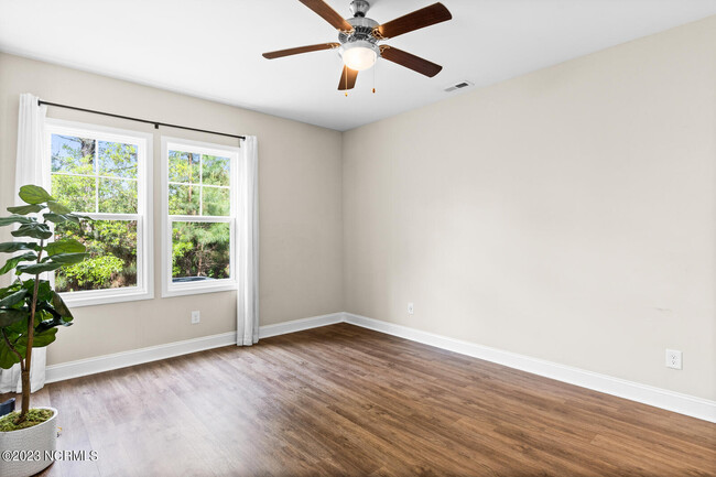 Building Photo - 202 N Stingray Ln