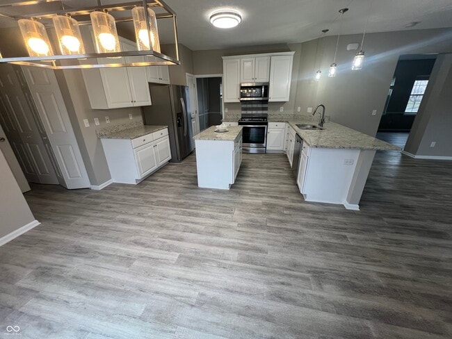 Building Photo - 344 W Columbine Ln