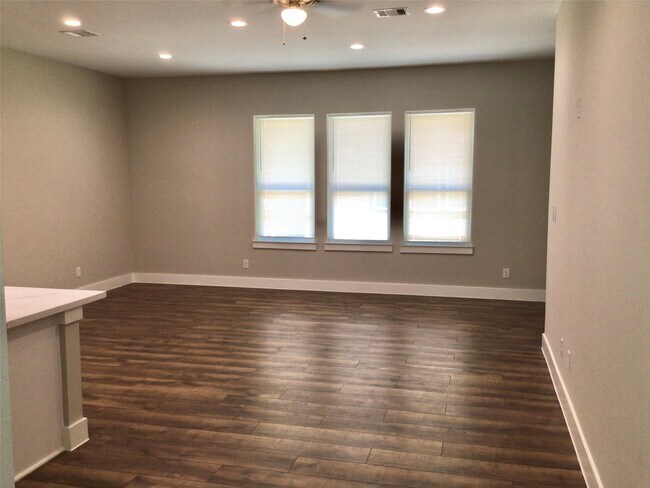 Building Photo - 2109 Marnel Rd