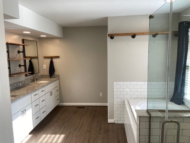 Building Photo - 1124 Theresa Ct