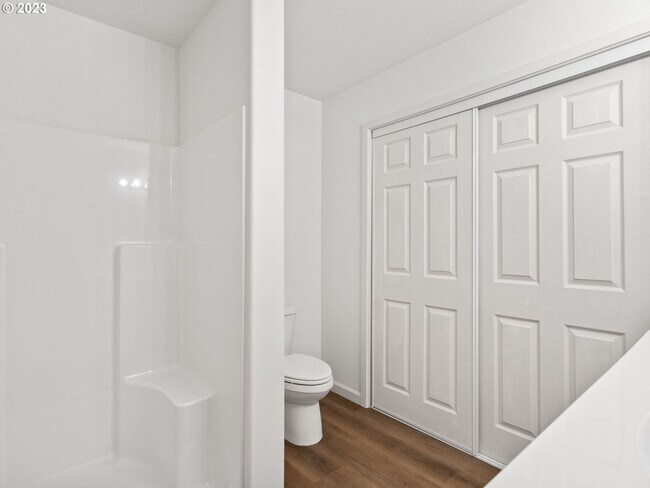 Building Photo - 600 N Earl Ct