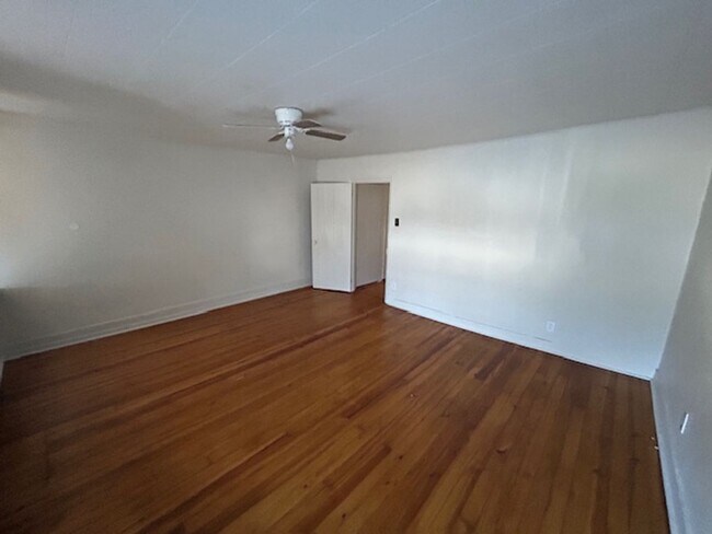 Building Photo - $1050 Middletown 2 bedroom for rent