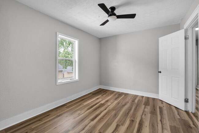 Building Photo - 409 N Oakland Ave