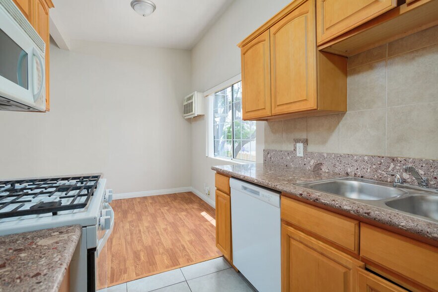 Building Photo - 5412 Willowcrest Ave