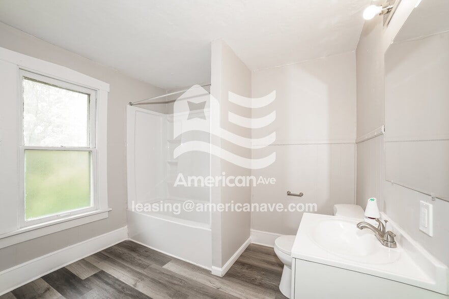 Building Photo - 707 E Republic St