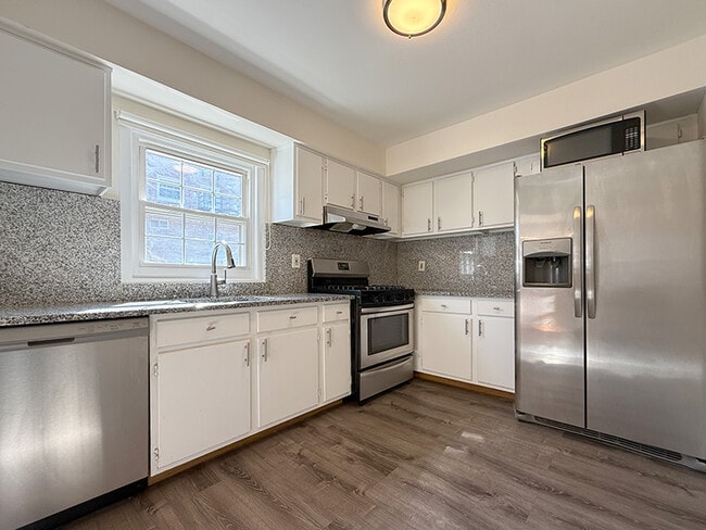 Building Photo - 45 Wedgewood Dr