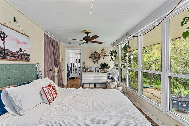 Building Photo - Live in highly desired San Marco