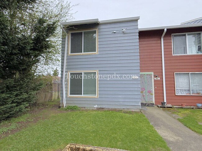 Building Photo - Newly Renovated 2-bedroom Apartment