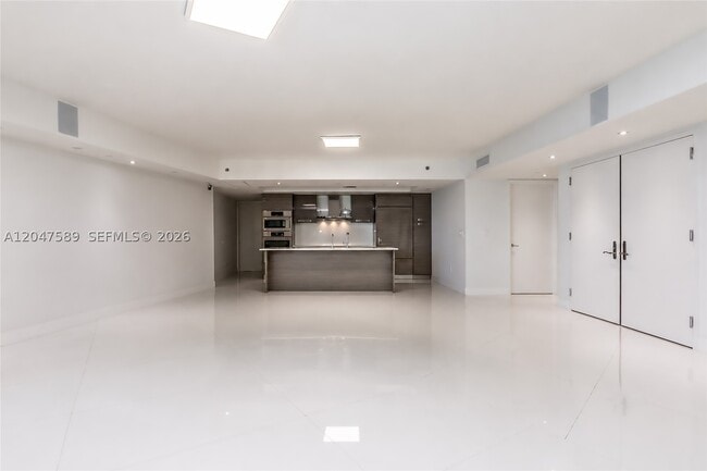 Building Photo - 17201 Collins Ave