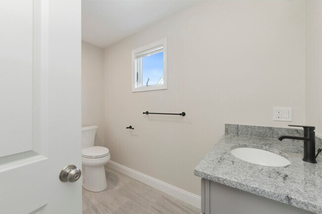 Building Photo - Renovated 4 bed 2 bath in Brighton!!!