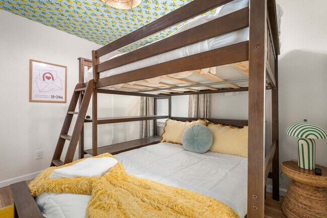 Building Photo - 84 21st Terrace SE