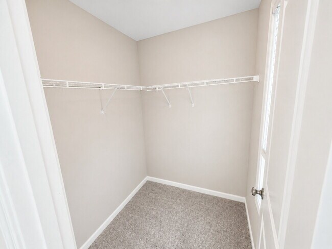 Building Photo - 721 Tanager Ln