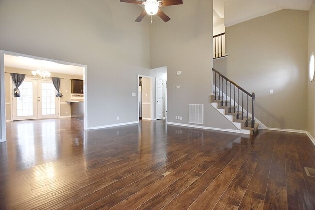 Building Photo - Pet Friendly Four Bedroom with Bonus!