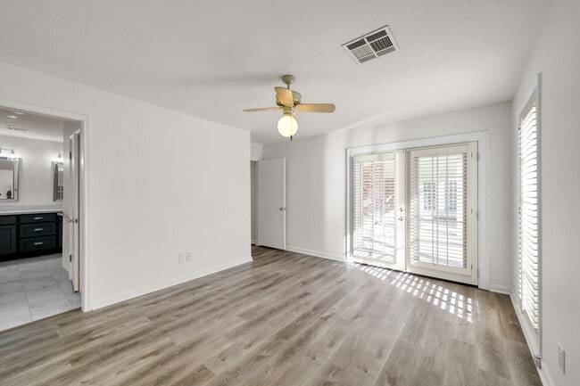 Building Photo - 26926 Maplewood Dr