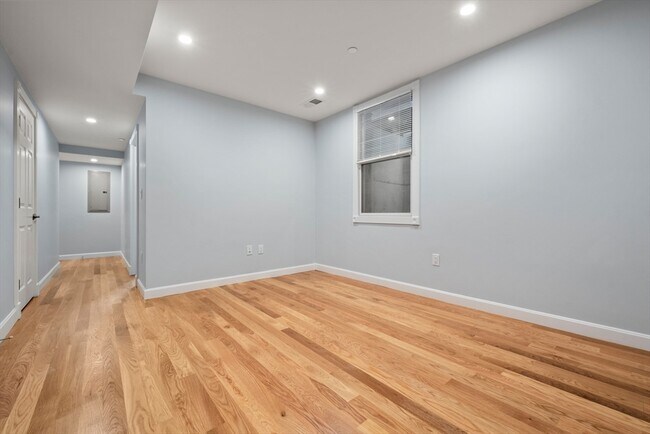 Building Photo - 71 Old Harbor St